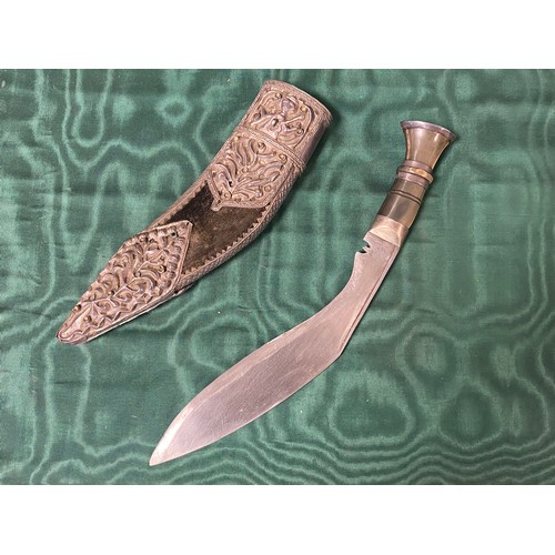 429A - An Eastern dagger, with horn handle -