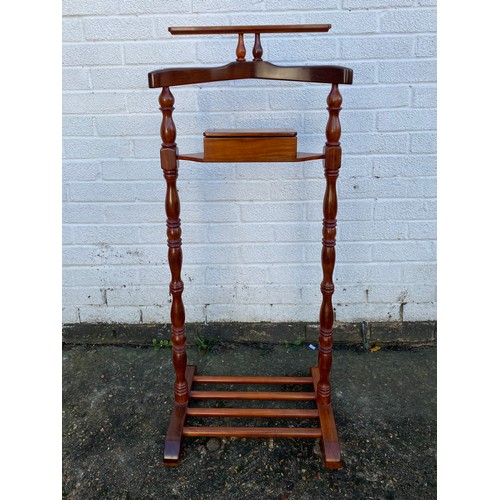 438 - A gent's valet stand -