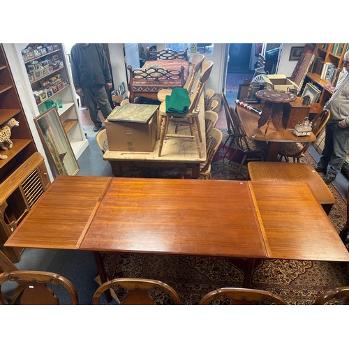 443 - A Danish mid century extending dining table with six chairs -