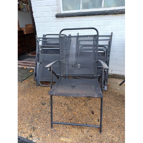 472 - A garden table and six folding chairs -