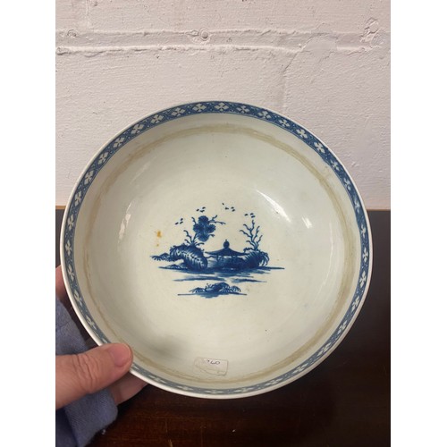 154 - An 18th century Worcester blue and white bowl, decorated with the 'Precipice' pattern, a continuous ... 