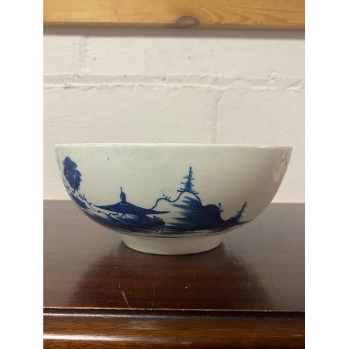 154 - An 18th century Worcester blue and white bowl, decorated with the 'Precipice' pattern, a continuous ... 