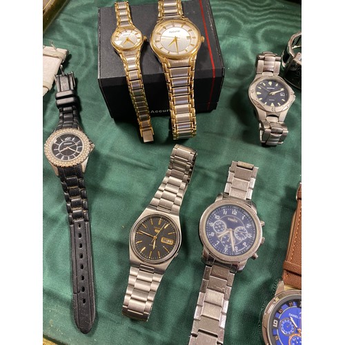 9 - A small quantity of lady's and gent's wristwatches, to include Accurist and Sekonda -