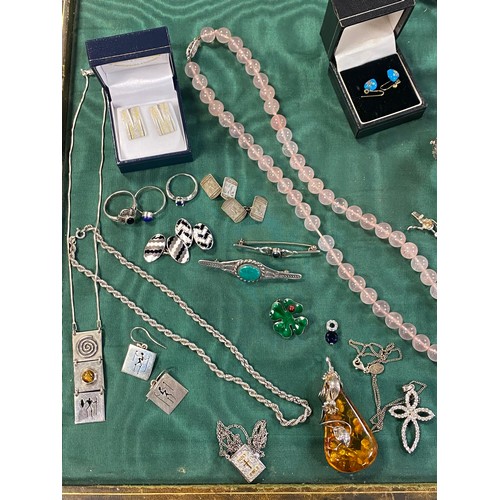 26 - A quantity of silver and other jewellery items, to include modern South African necklace and earring... 