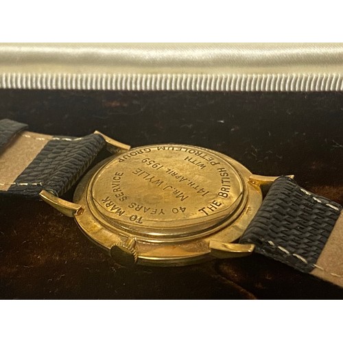 67 - A gent's 9ct gold cased Longines watch, the signed dial with subsidiary dial, to leather strap, boxe... 