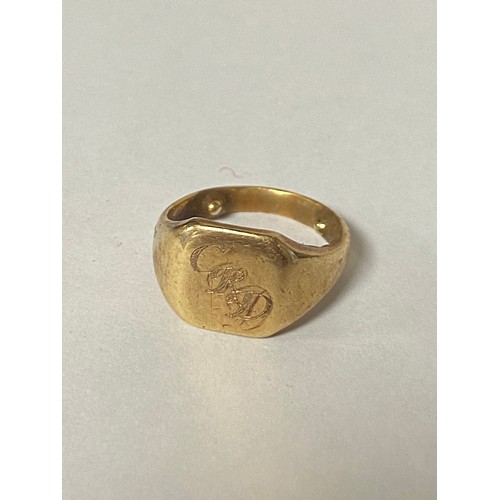 128 - A 9ct gold signet ring -