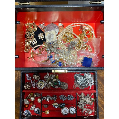 140 - A jewellery box and contents, including silver buckles, silver charm bracelet and costume jewellery ... 