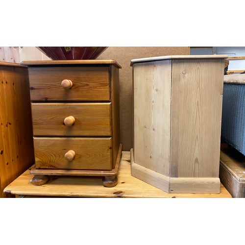 451 - A pine dressing table/desk, together with a pine bedside chest, pine linen box and a small wardrobe ... 