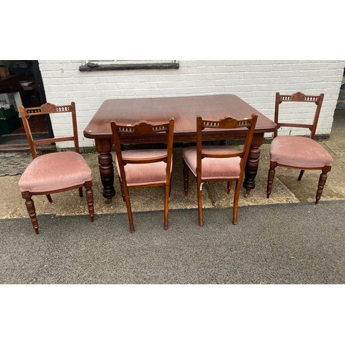 457 - A Victorian mahogany extending dining table, the top with two extra leaves, on ring turned tapering ... 