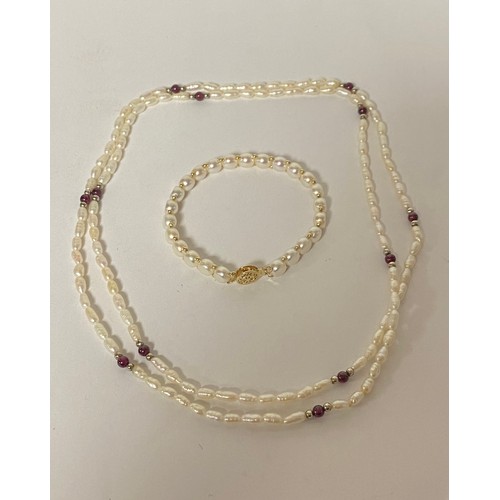 16 - A gold mounted pearl bracelet and a pearl and garnet bead necklace -