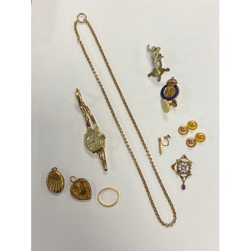 33 - A mixed lot of jewellery items, to include a lady's 9ct gold wrist watch, 9ct faceted link chain etc... 