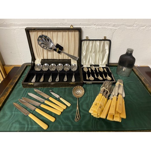 39 - A cased set of six silver teaspoons and a small quantity of silver plate -