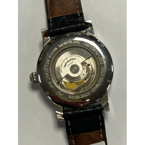 40 - A gent's automatic Montblanc wristwatch, with signed dial with Roman markers, date aperture and subs... 