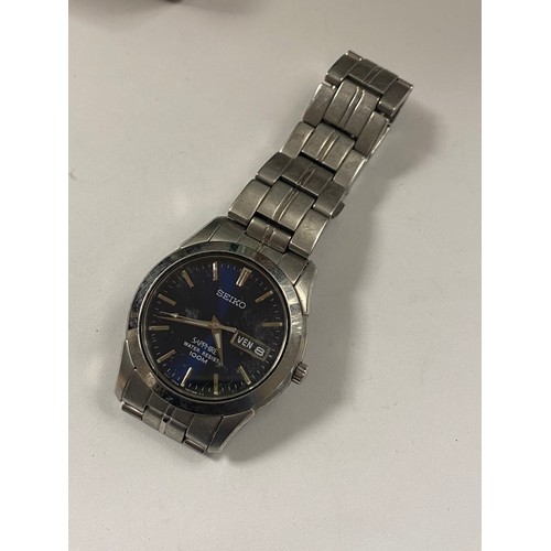 74 - A gent's Seiko wristwatch, with signed blue dial with date aperture and steel strap -