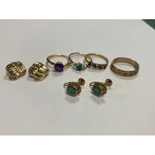 75 - A group of jewellery items, including three 9ct gold gem set rings, a 9ct wedding band and gold earc... 