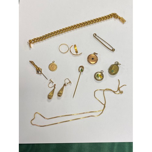 88 - A mixed lot of jewellery items, including cut 22ct wedding bands, 9ct broken chain and earrings, pla... 