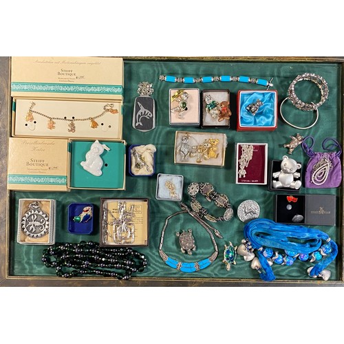 5 - A quantity of silver costume jewellery, including silver bear, Steiff Boutique bracelet and brooch e... 