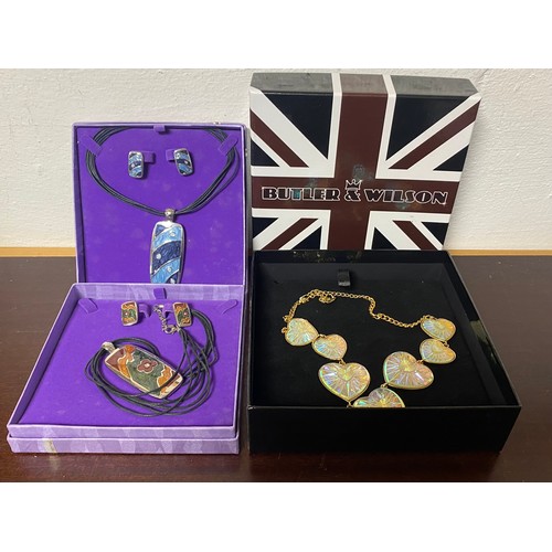 6 - A quantity of modern costume jewellery, including Butler & Wilson necklace -