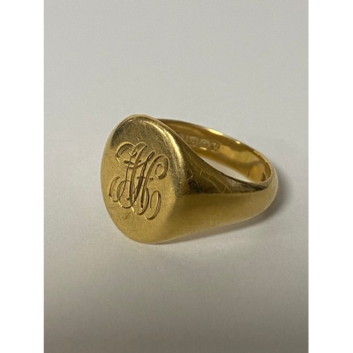 42 - An 18ct gold signet ring -