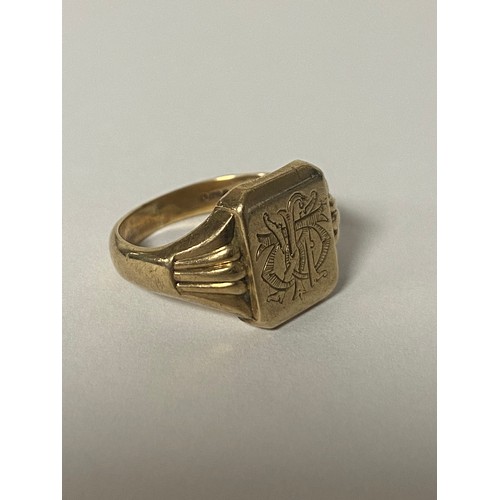 43 - A 9ct gold signet ring -