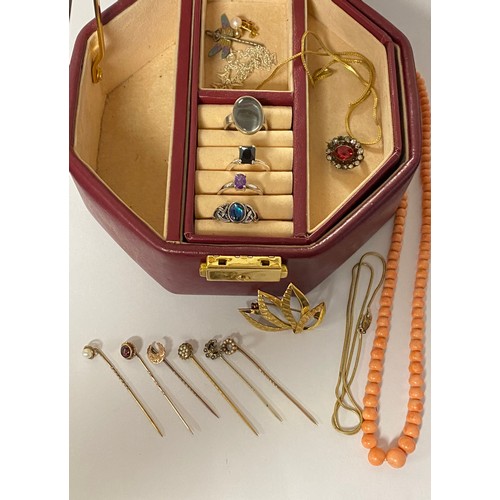 45 - A jewellery box and contents, to include a ribbon brooch, stamped 565, a yellow metal chain, stamped... 