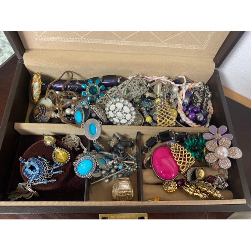 21 - Two jewellery boxes containing assorted jewellery -