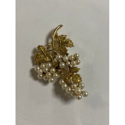 59 - A 9ct gold and pearl brooch, of fruiting vine design -