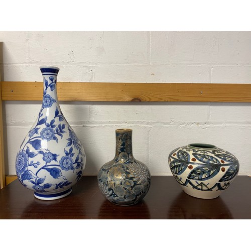 121 - A modern Chinese blue and white vase, a Japanese chrysanthemum vase and another (3) -