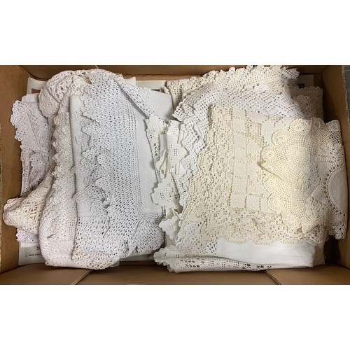 174 - A quantity of vintage crochet, lace and whiteworks -