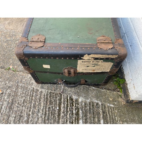 449 - A vintage fitted steamer trunk -