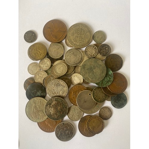 260 - Coins: a small quantity of GB and World coinage, silver noted -