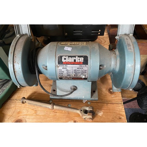 470 - A Clarke bench grinder -