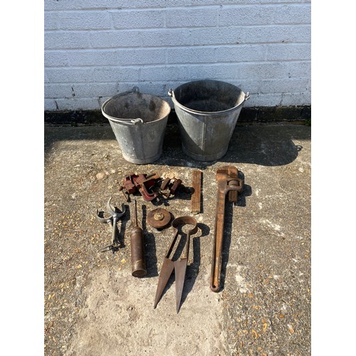 407 - Two galvanised buckets and a small quantity of tools -