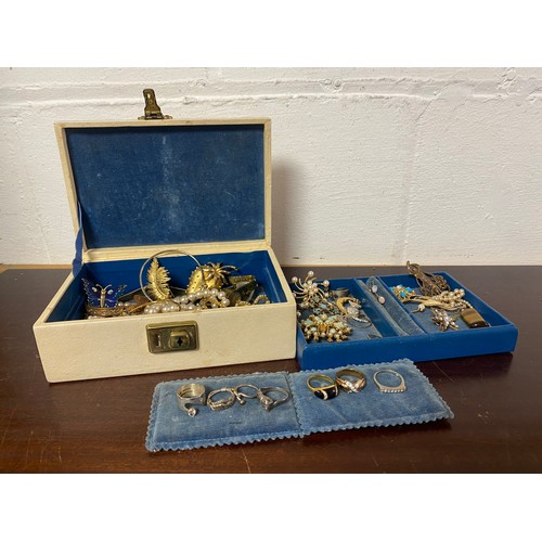 71 - A jewellery box, containing Finnish modernist silver ring, gold earrings, assorted silver and costum... 