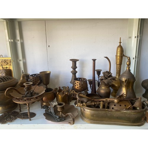 286 - A quantity of brassware and other metalwares -