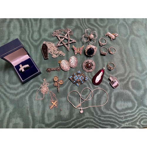 59 - A small quantity of silver and white metal jewellery, costume jewellery etc -