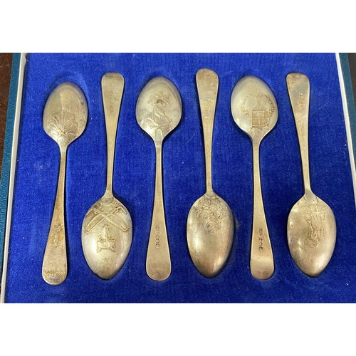 41A - A set of five silver teaspoons, Sheffield 1970, each with decorative detail to bowl, and a sixth sil... 