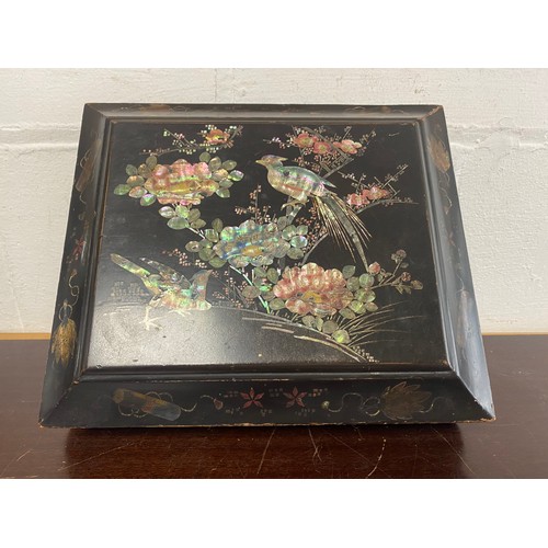 62 - A lacquered and inlaid Japanese counter box, the cover decorated with birds on branches, containing ... 