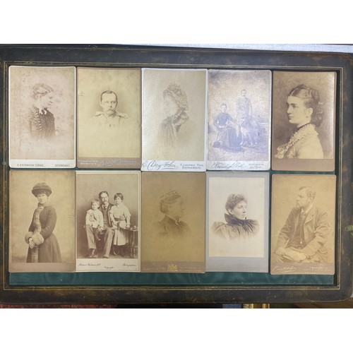 139 - A collection of approximately 25 loose Victorian carte de visite -