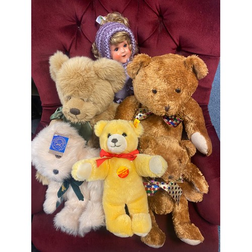 146 - A small selection of collectable teddy bears, including Steiff -