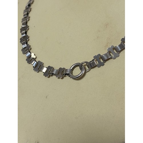32 - A Victorian white metal bookchain style collar necklace -