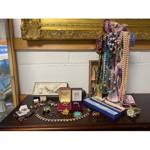 7 - A quantity of costume jewellery, silver plate etc -