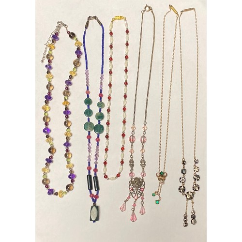 28 - An Art Nouveau negligee pendant necklace, and other necklaces -