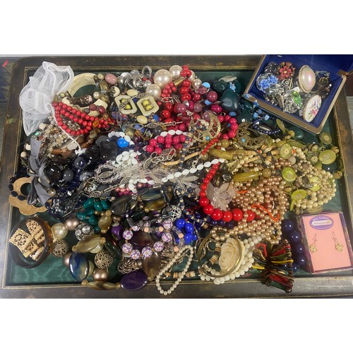 51 - A quantity of costume jewellery -