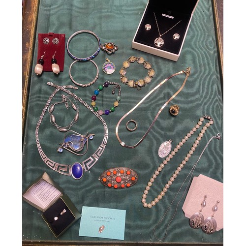 55 - A group of mostly silver jewellery, including Chinese enamel bangle, collar necklace etc -