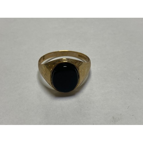 108 - A 9ct gold signet ring, set with an oval onyx panel -