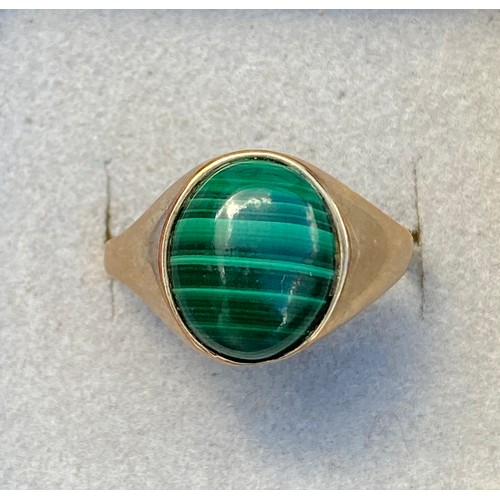 110 - A 9ct gold ring, set with an oval malachite cabochon -