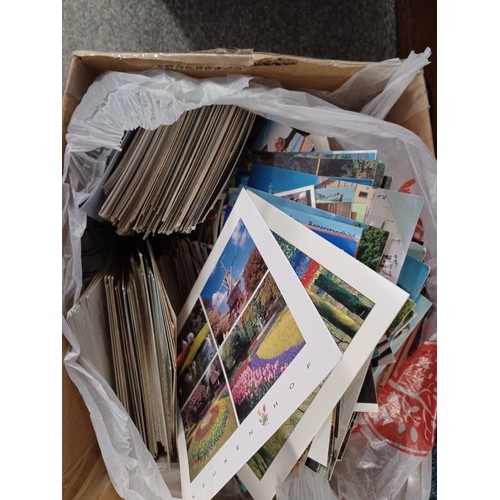 181 - Postcards: a quantity of loose postcards, mid-late 20th century -