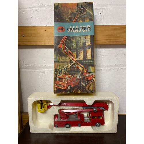 222 - Corgi: 1127 Simon Snorkel Fire Engine, boxed -