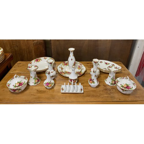 100 - An extensive Royal Albert Old Country Roses dinner service, with matching tablewares and decorative ... 